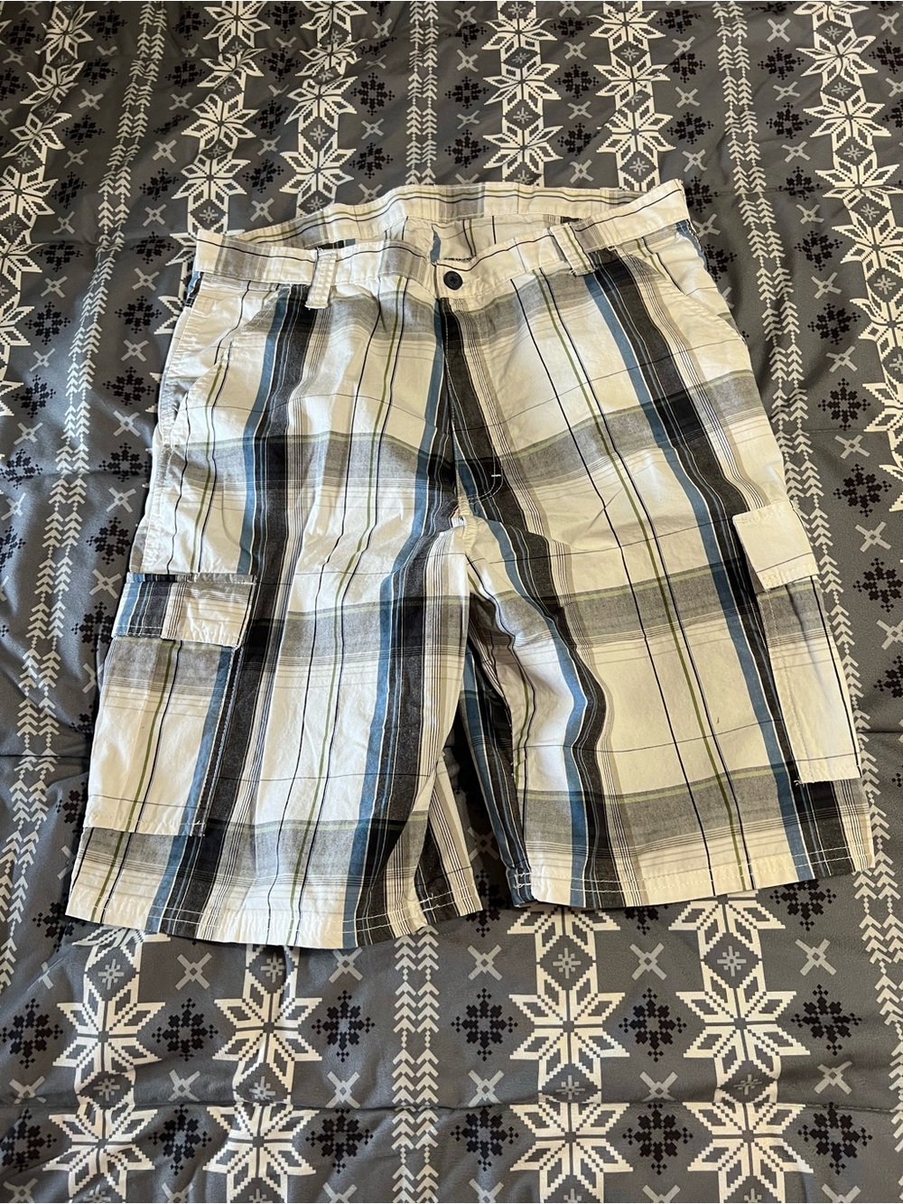 Wrangler Plaid Cargo Shorts in White and Black